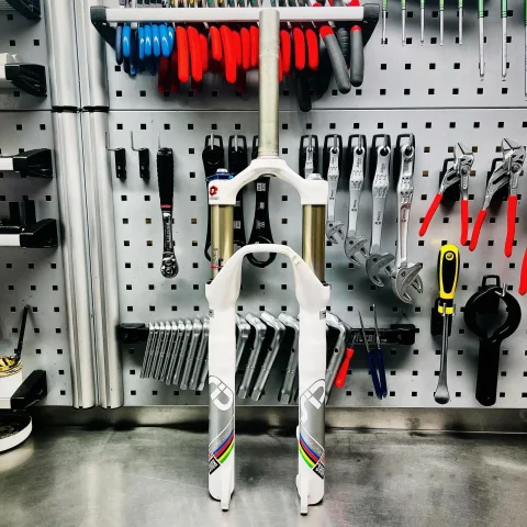 Entretien de fourche VTT